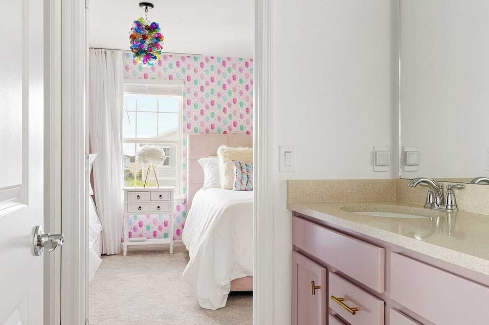 Sleeps 26! Resort Home w/ On-site Waterpark, Pool Flamingo Grove by Avantstay