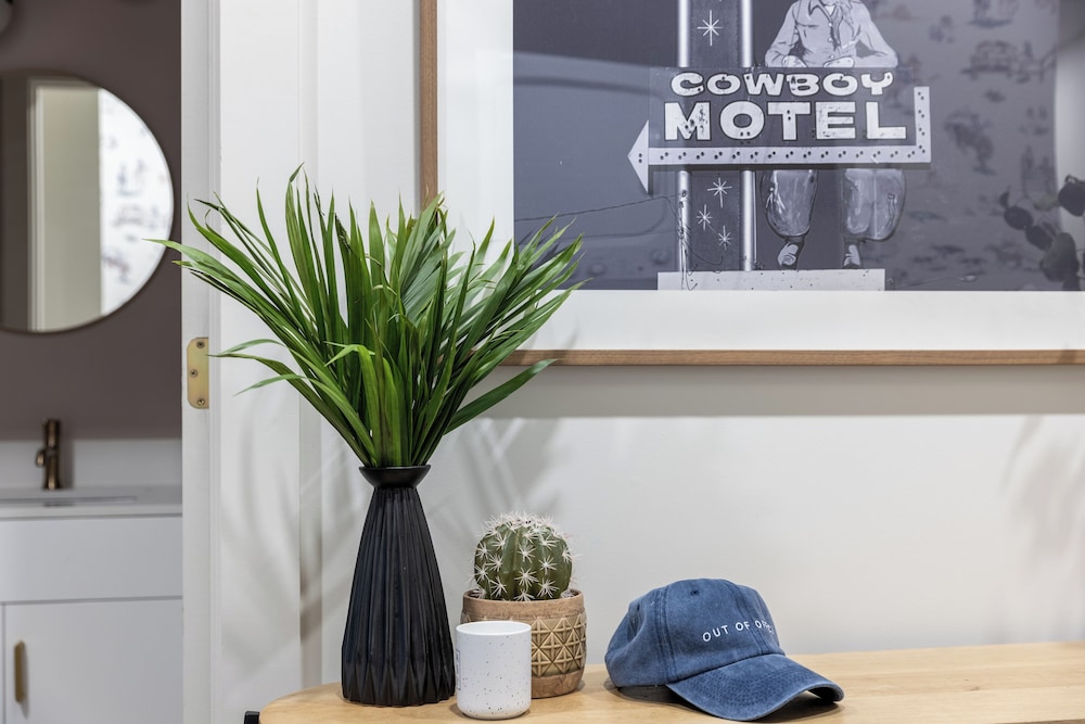 The Outrider by AvantStay Chic Stay Close to Broadway