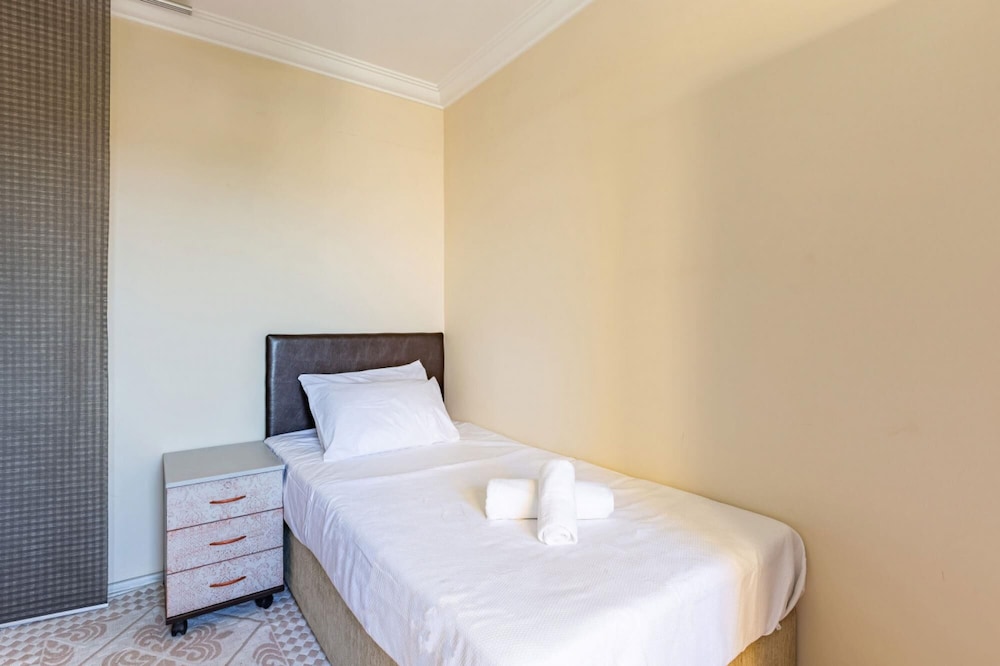 Flat With Shared Pool Near Sabiha Gokcen Airport