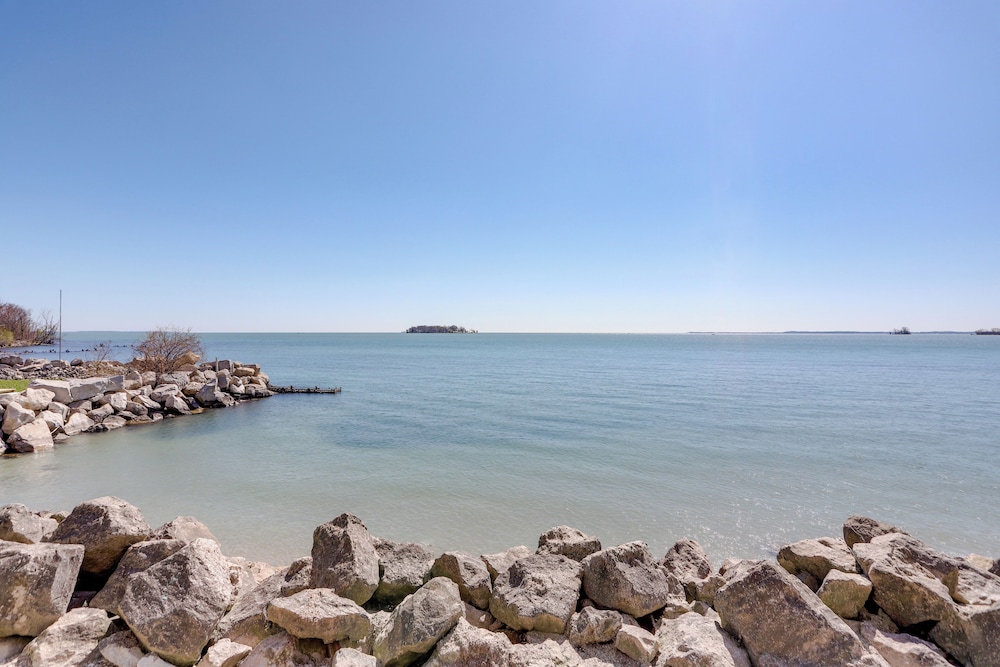 Resort Cabin 1 Mi to Middle Bass Island State Park