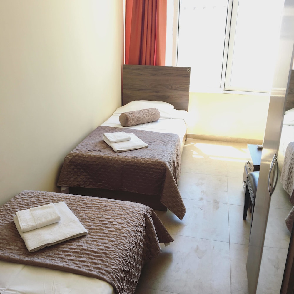Hotel Guesthouse Lola