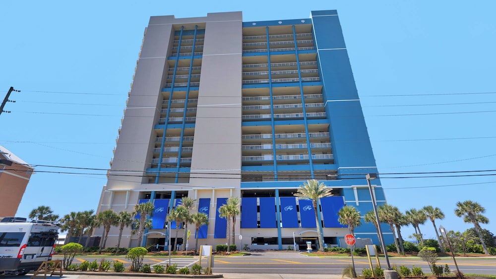 2BR Gulf Front Condo w/ Pool, Gym, Hot Tub + Free Attraction Tickets!
