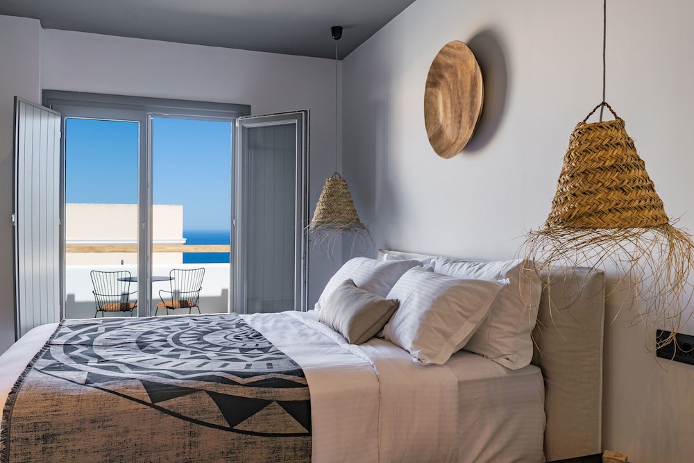 Lemon Suites Santorini photo 3