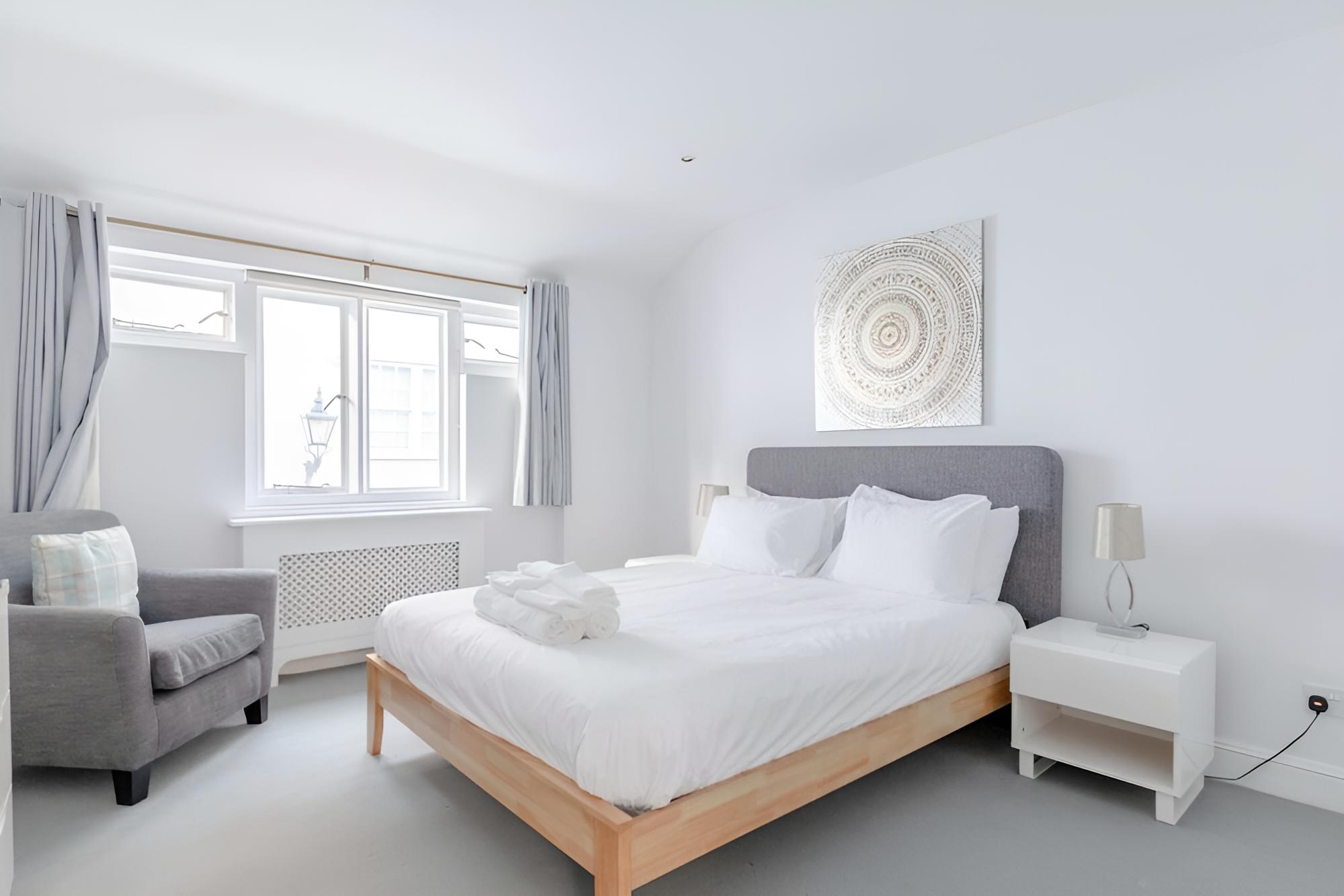 Central & Stylish 2BD Home Near Kensington Gardens