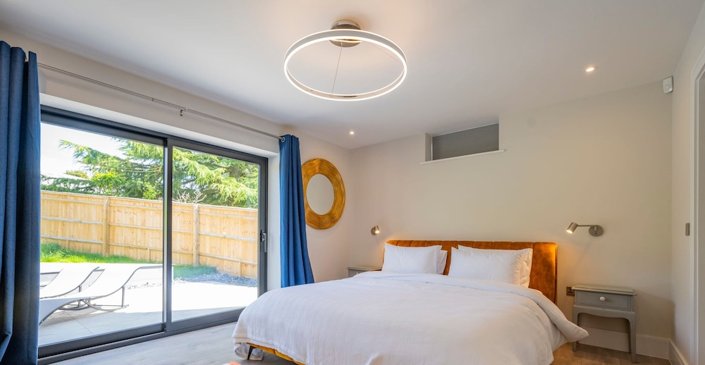 Honeybuzz Barn - Stunning 4-bed Rural Paradise view 5