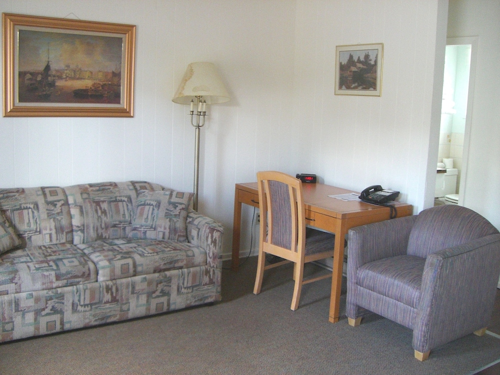 Alberni Inn
