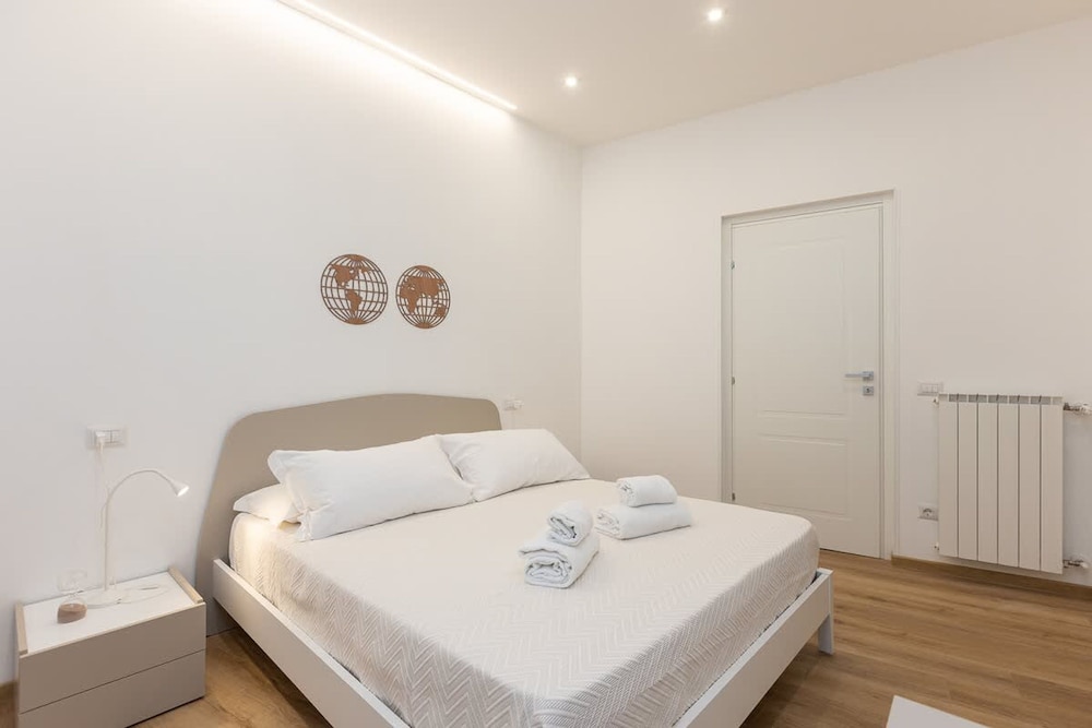 Colosseum Holidays - Three-bedroom Apartment