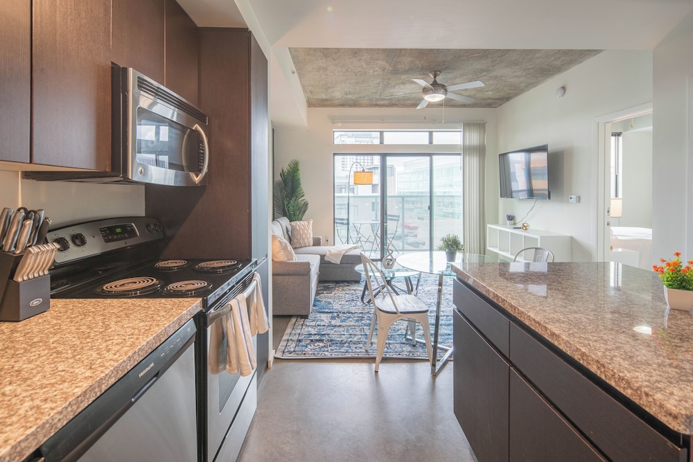 ROVE LIVING/KL - Roosevelt Point