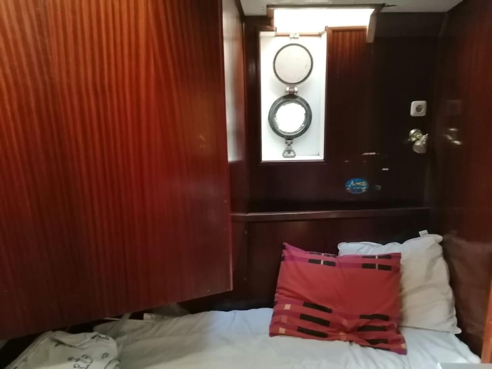 Immaculate 8-bed Cottage in Harlingen view 2