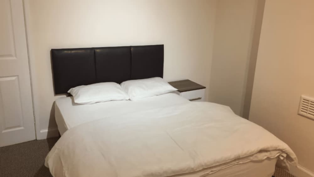 Room in Guest Room - Big Double Room in Leicester view 2