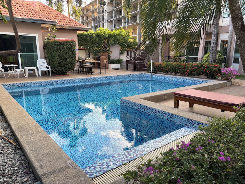 khun mai villa