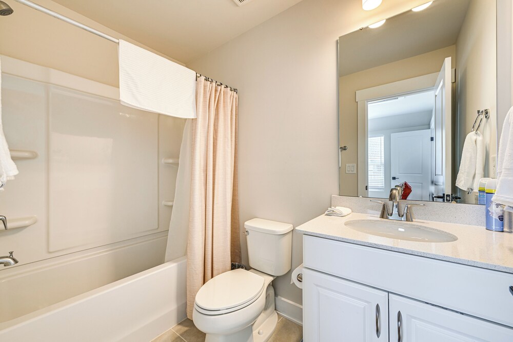 2 Mi to Dtwn Charlotte: Unit w/ Rooftop Deck!
