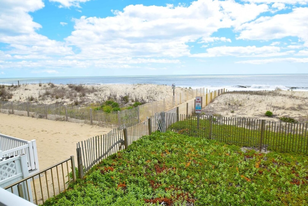 Salty Sands I 101 3 Bedroom Home by RedAwning view 5