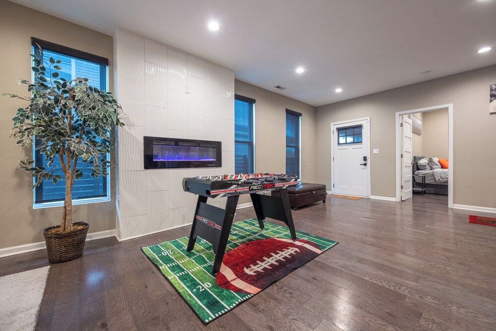 Unwind. Entertain. Explore. : Downtown Indy