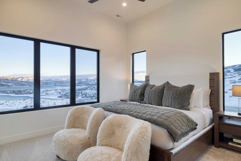 Mins to Deer Valley Lift Firepit, Game Room, Views, 5bdr Orion by Avantstay