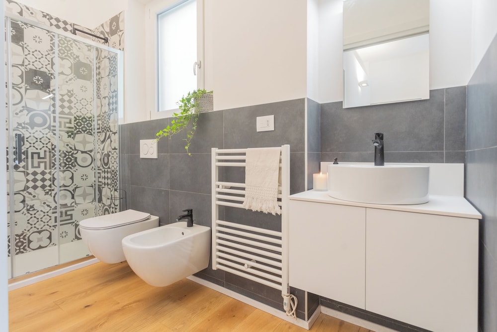 A Step From the Lake Apartment by Rent all Como