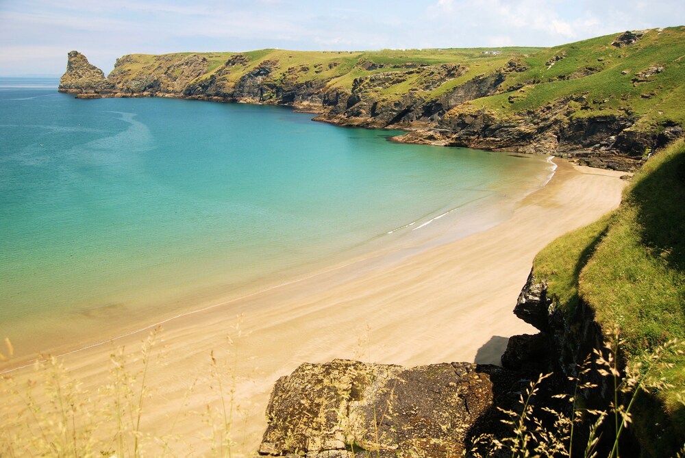 Crowsnest - Overlooking Trebarwith Strand