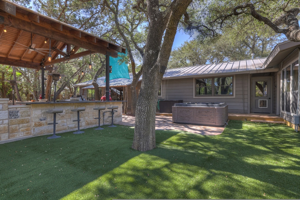 Terracotta Oasis - Wimberley for 30 Guests