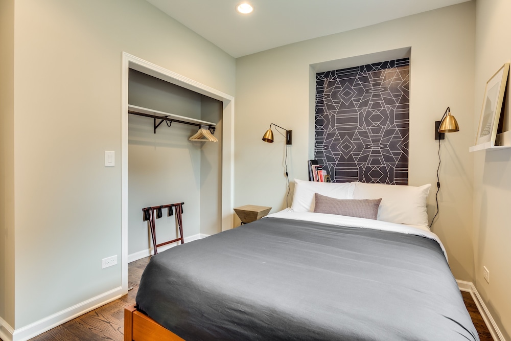 Chicago Vacations - Vibrant Stylish 4 Bed Condo near Humboldt Park by AllSet Turnover - Property Image 25