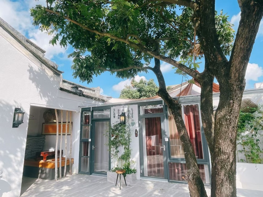 Serenity Courtyard Hotel
