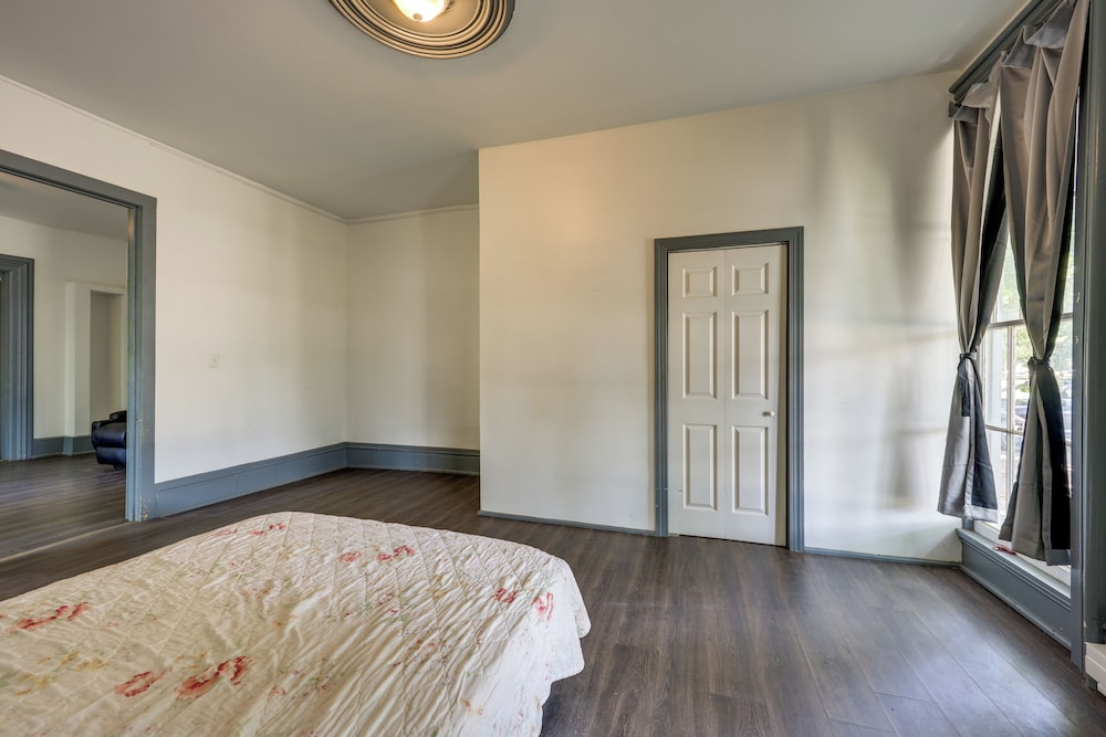 Walk to Town: Bath Apt Near Keuka Lake Wine Trail