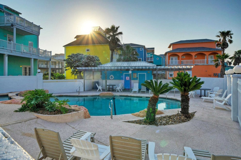 Sleeps 24 2 Homes w/ Beach Boardwalk Access & Deck Views Steps to the Beach