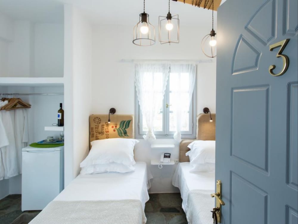 Evi Rooms