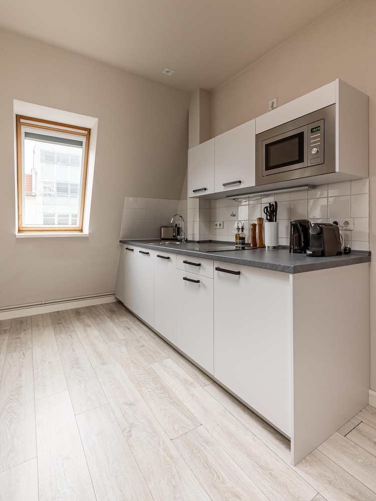 Schoenhouse Avenue by Limehome