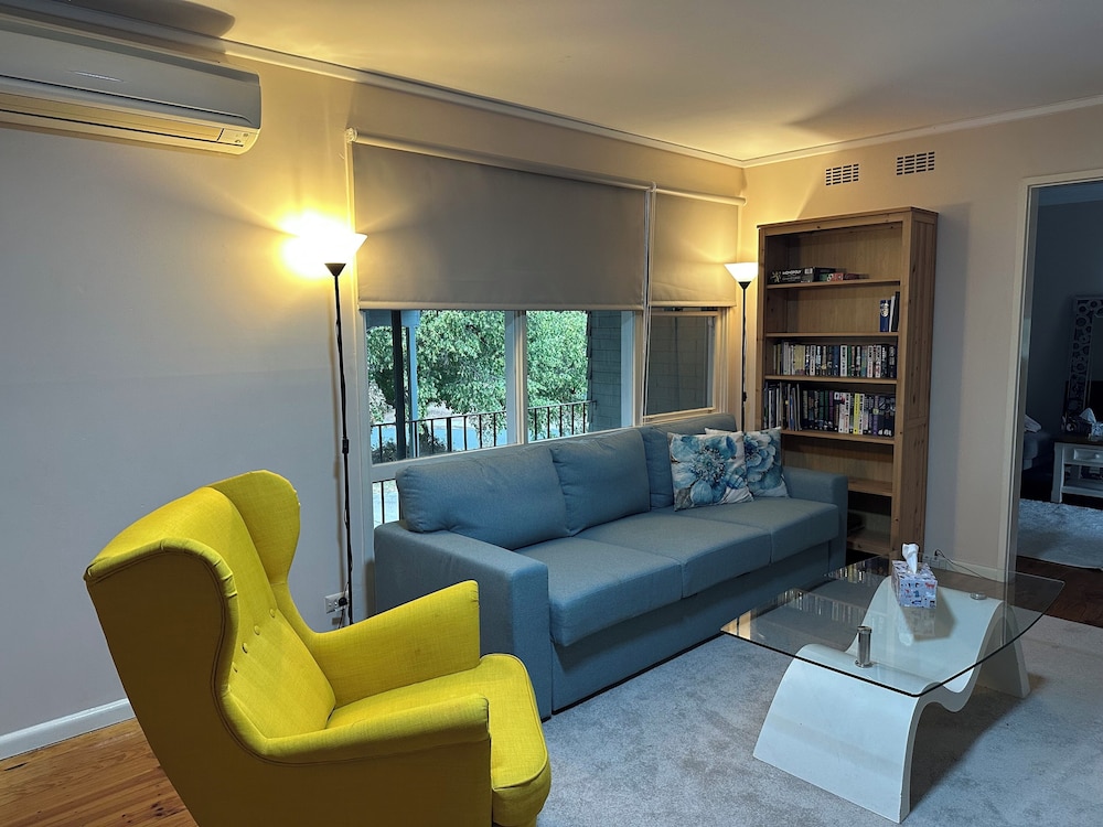 Charming 3 Bedroom Home in Garran, Perfect for Families and Groups