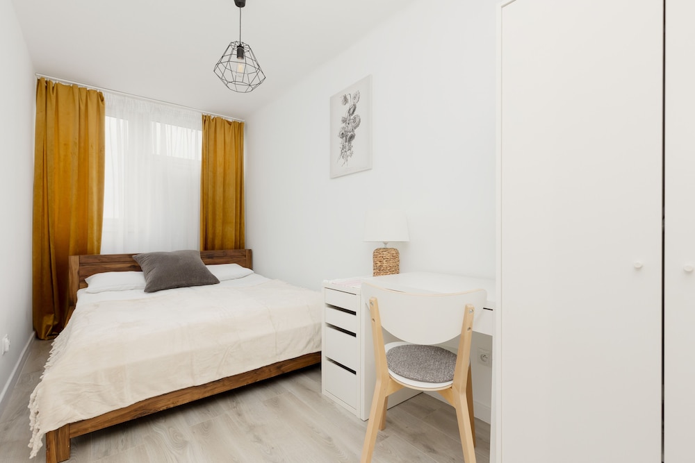 Warsaw Saski Garden Apartment by Renters view 2