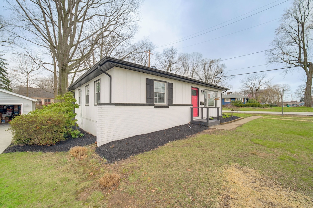 Walk to Marina: Home w/ Hot Tub in Mentor!