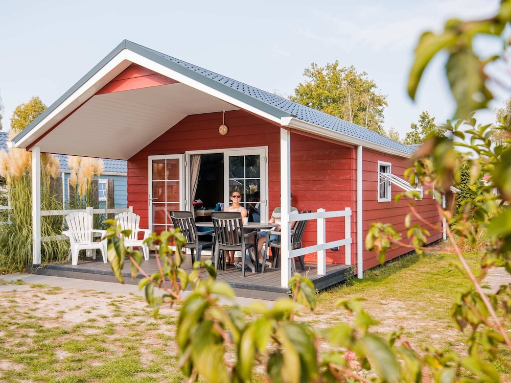 Chalet With Covered Terrace in the Leukermeer