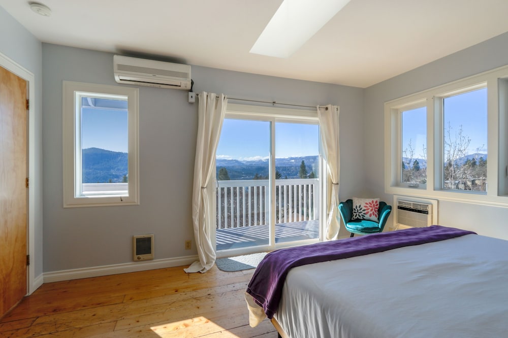 Grandview 3 Bedroom Home by RedAwning view 5