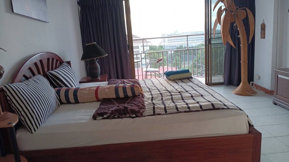 Sombat Condo Seaview 1 Bedroom