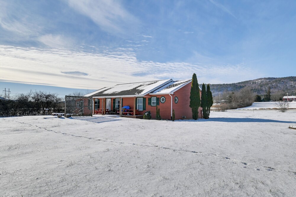 Waterfront Lake George Retreat w/ Shared Dock