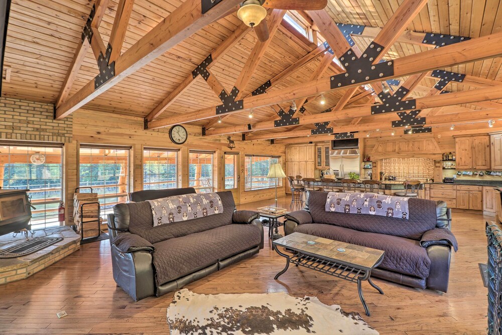Stunning Montana Retreat: Hot Tub, On-site Hiking!