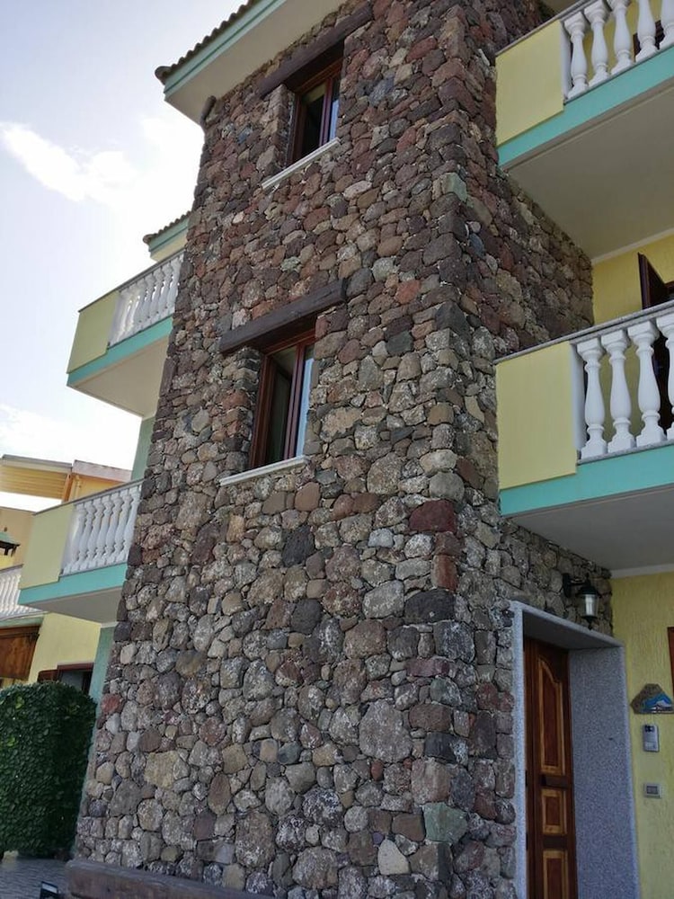Apartment La Rocca in Lu Bagnu view 4