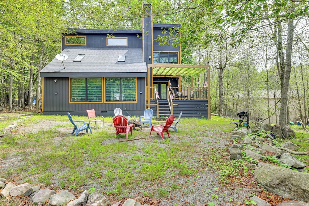 Hike & Fish: Peaceful Family Cabin in Tobyhanna!