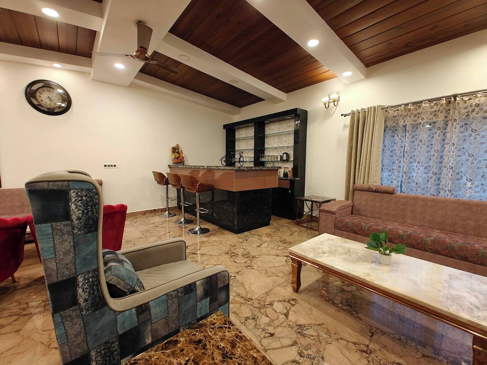 The Paradise - Luxury 3BR Villa Near the Airport in Dehradun