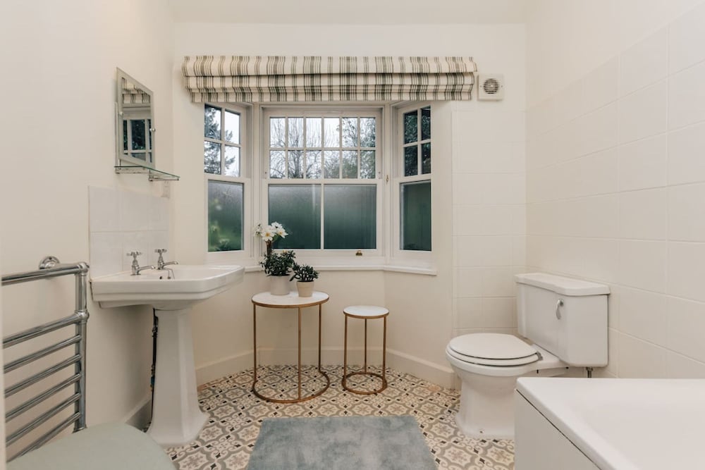 Badgemore Cottage - From 250 Per Night