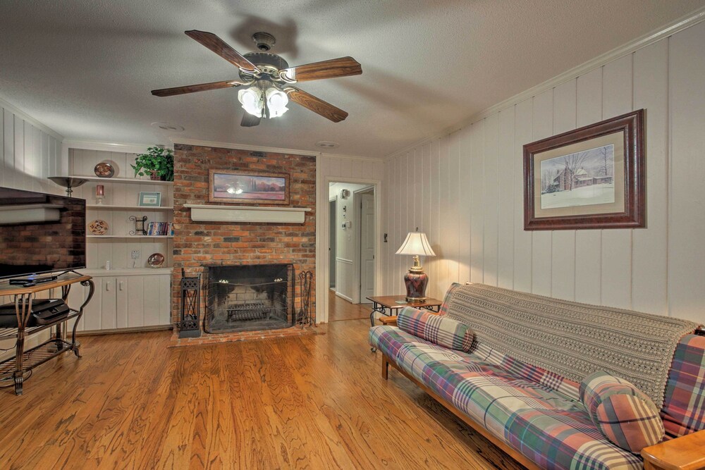Spacious Family Home - 17 Miles to Winston-salem!, photo 5