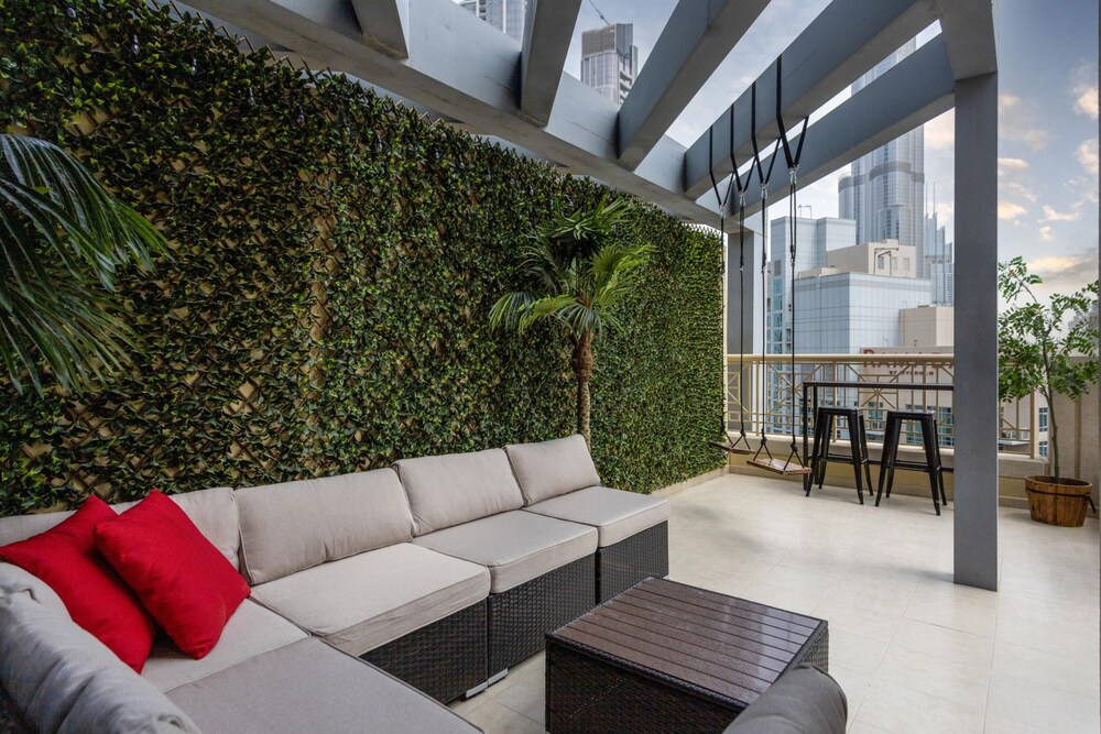 Luxury 2BR Downtown Apt With Burj Khalifa View