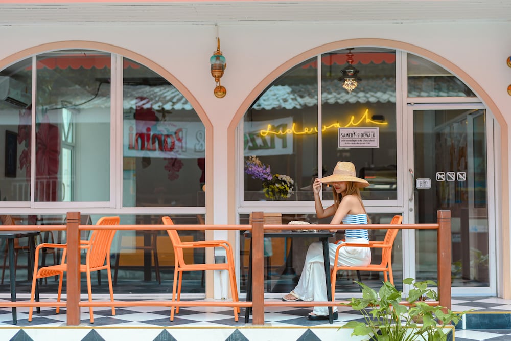 Side Walk Boutique Hotel