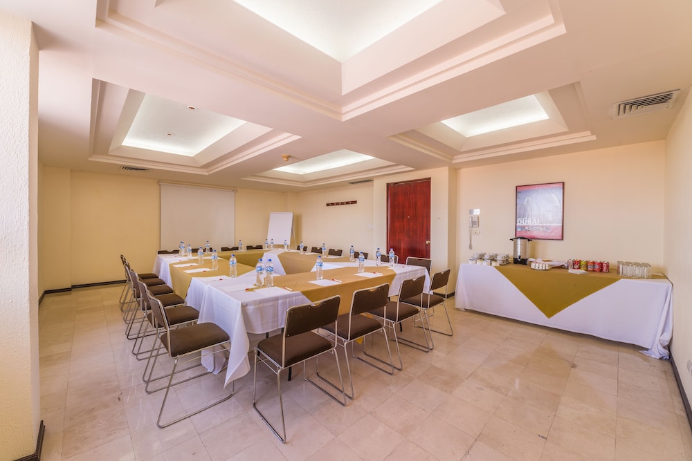 Culiacan Vacations - Ramada by Wyndham Hola Culiacan - Property Image 1