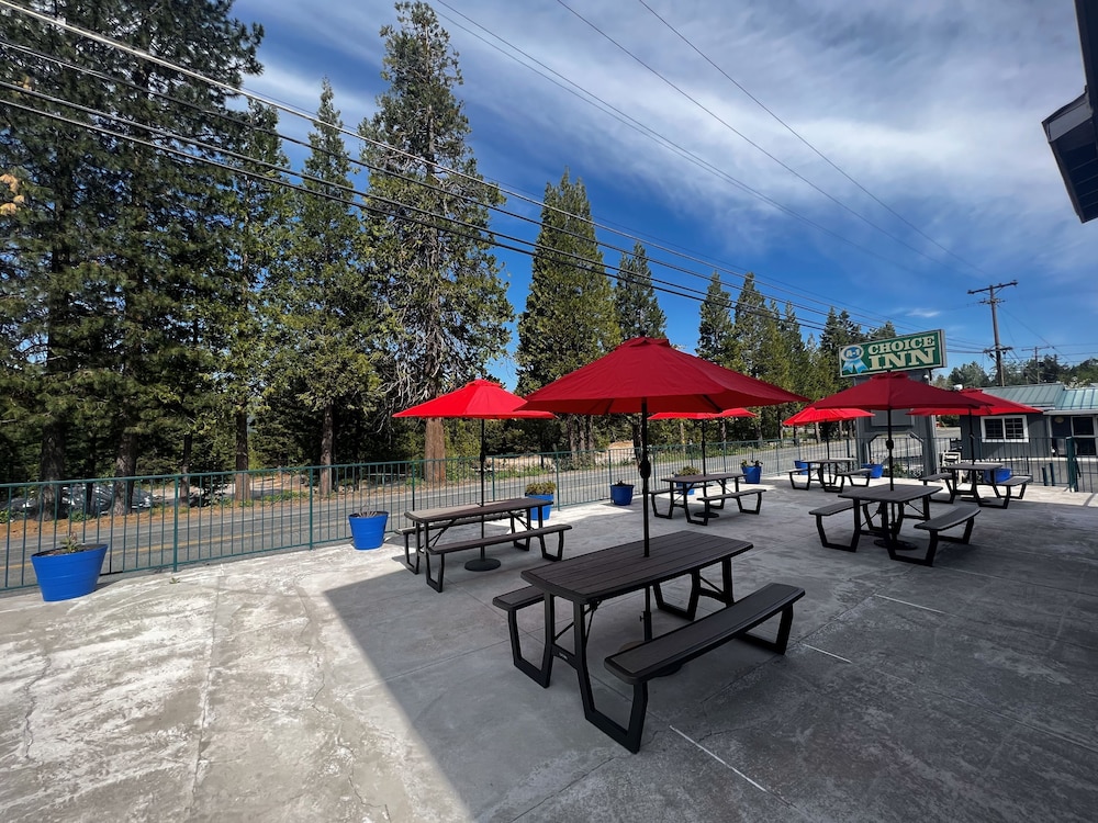 Pine Needles Inn view 3