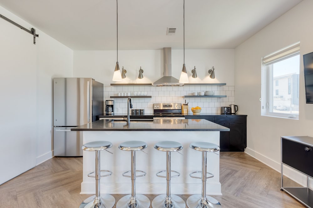 The Carter 202 by Avantstay 1BR Balcony