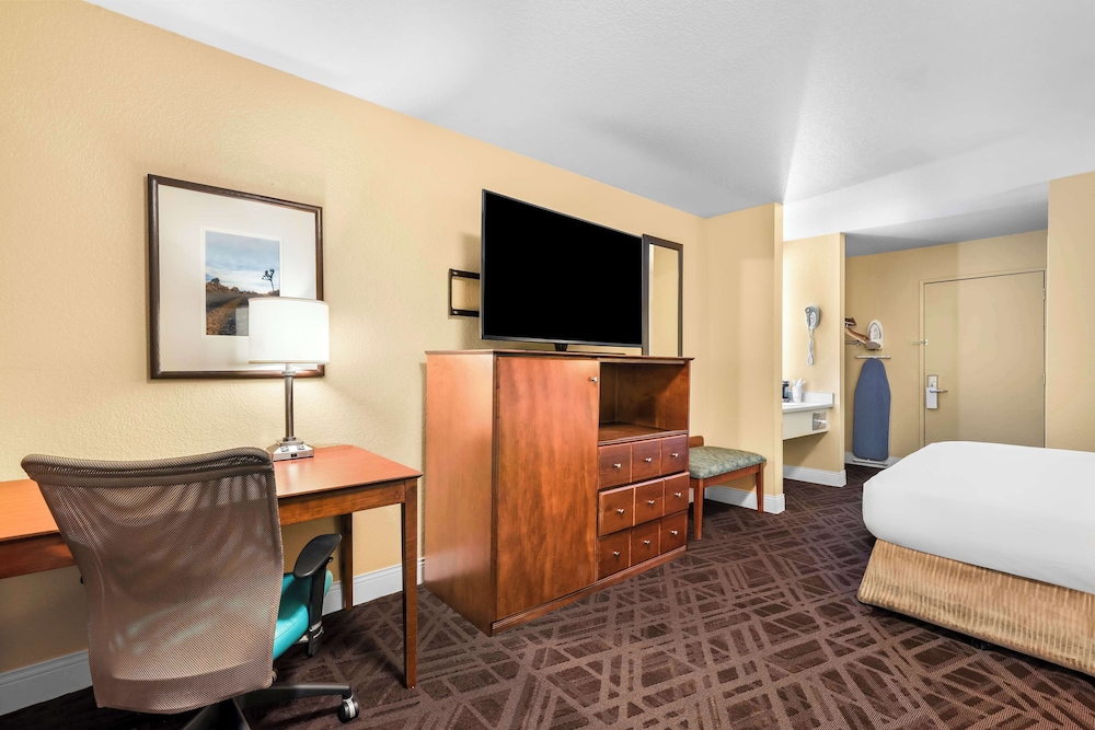 SureStay Plus by Best Western Twentynine Palms Joshua Tree - Property Image 8