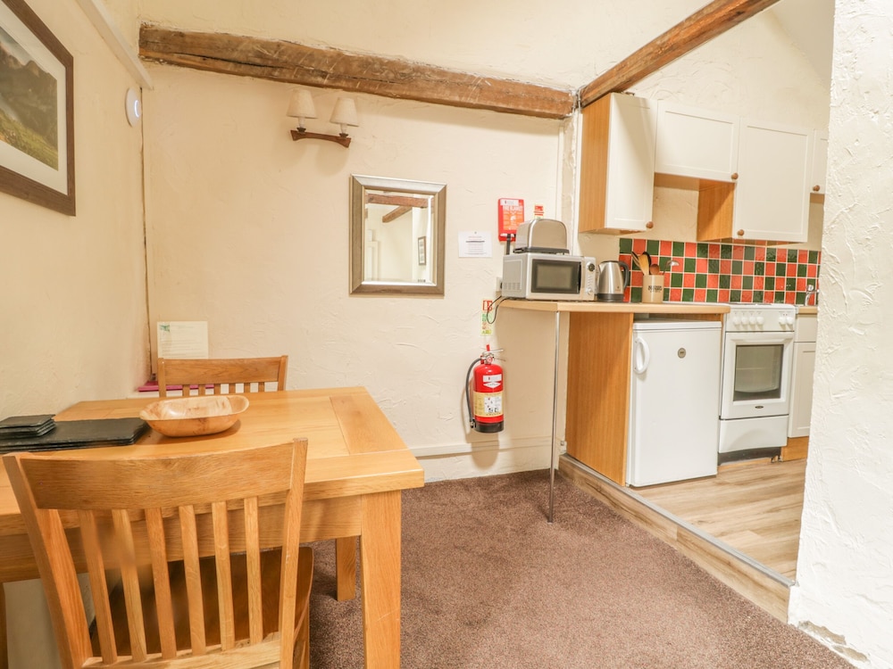 Mews Studio Cottage 5 view 3