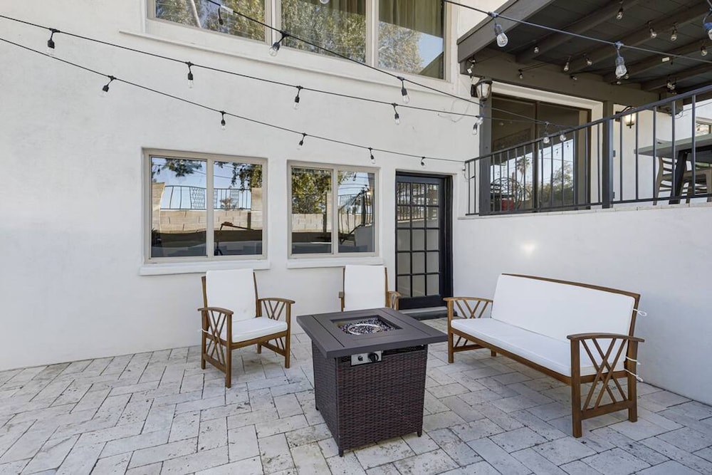 Huge Golf Course Home-free Heated Pool Theatre Gym