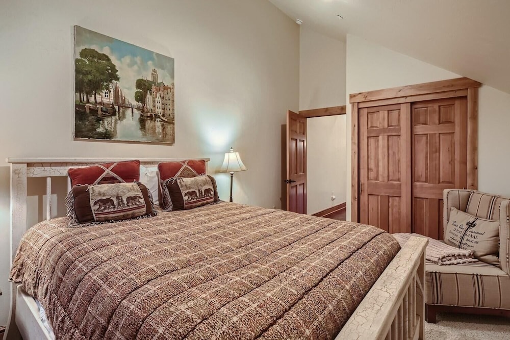 Drake Landing #a8 3 Bedroom Condo by RedAwning view 5